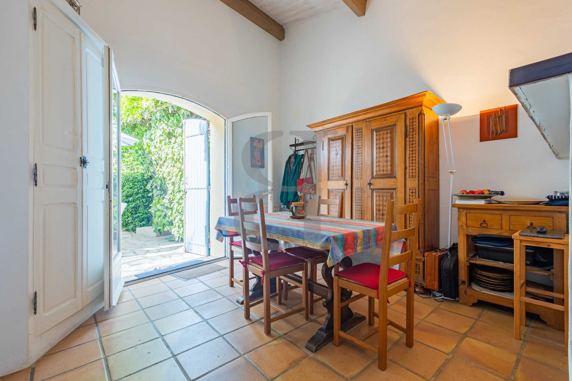 casa en Gigondas, Provence-Alpes-Côte d'Azur 12113728