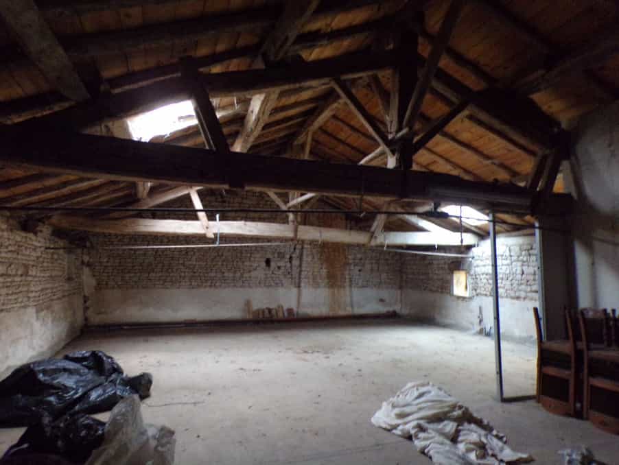 بيت في Ruffec, Nouvelle-Aquitaine 12113970