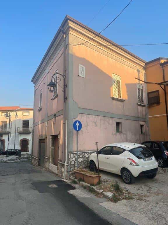 rumah dalam Forino, Campania 12114112