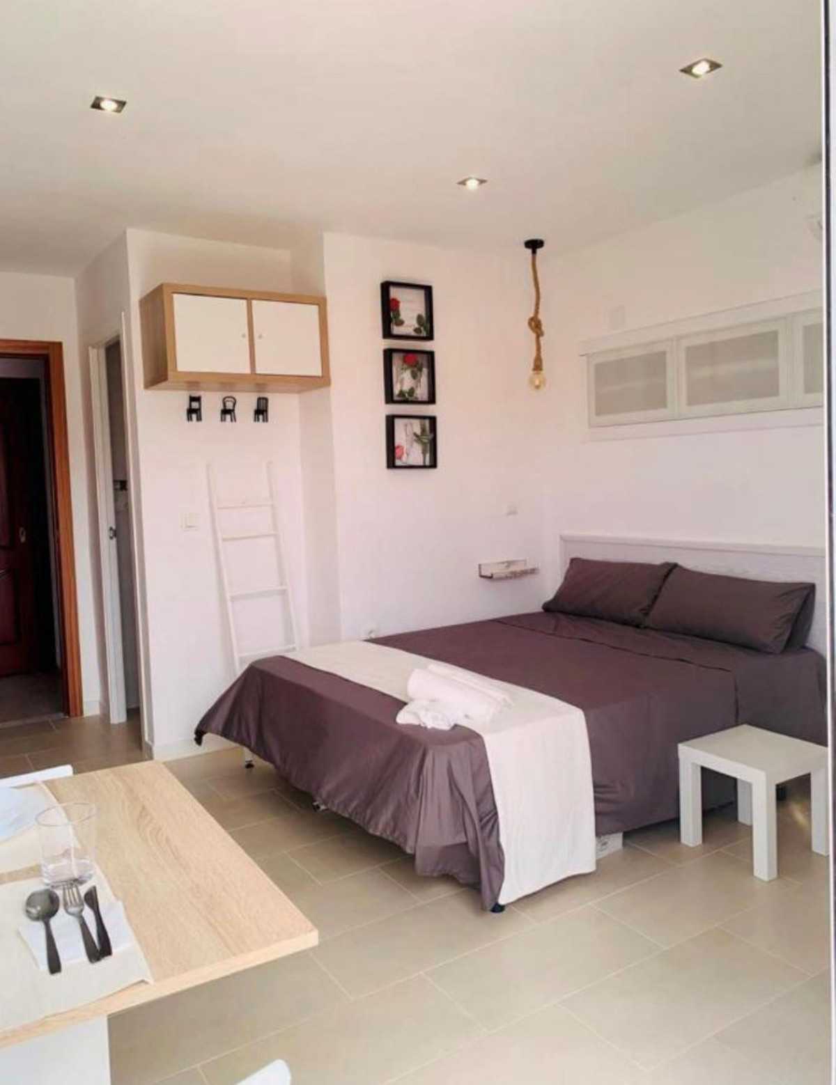 公寓 在 贝纳尔马德纳, 安达卢西亚 12114341
