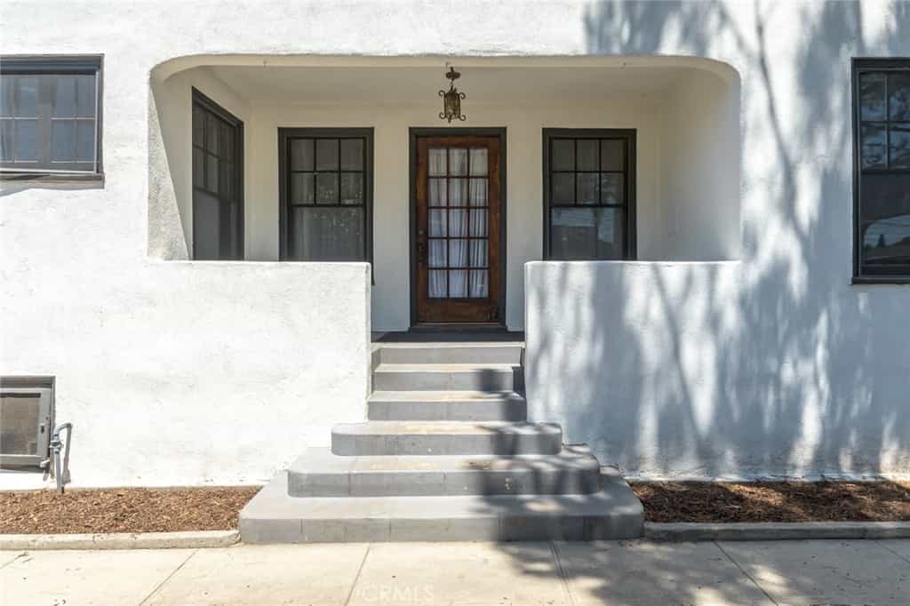 House in Los Angeles, California 12116464