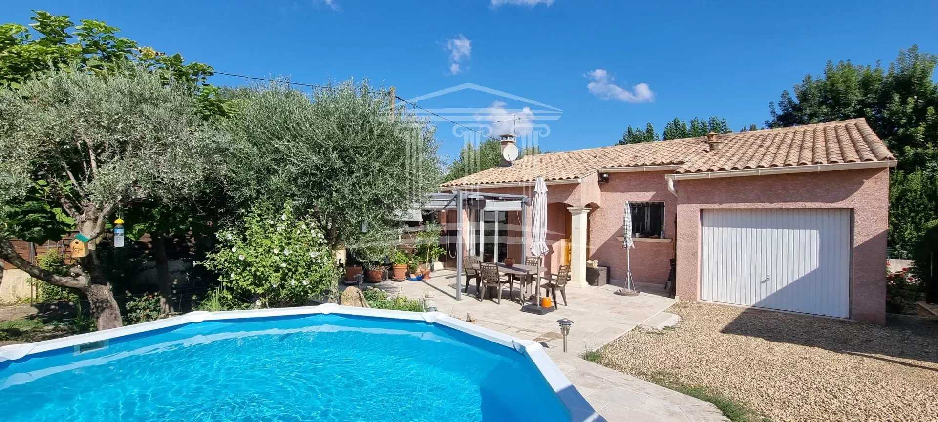 House in Sorgues, Provence-Alpes-Cote d'Azur 12117231