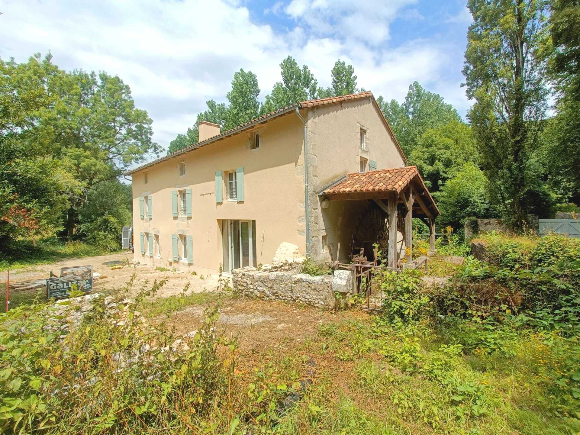 House in Latille, Nouvelle-Aquitaine 12117249