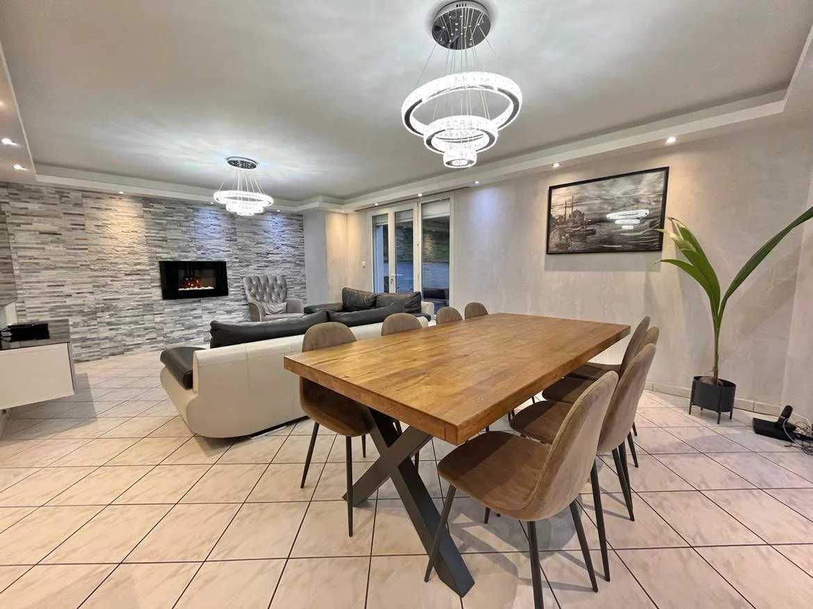 Residential in Cranves-Sales, Haute-Savoie 12117283