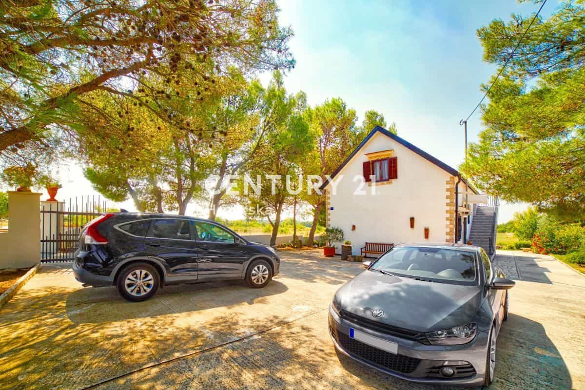 casa en Benkovac, Zadar County 12117527