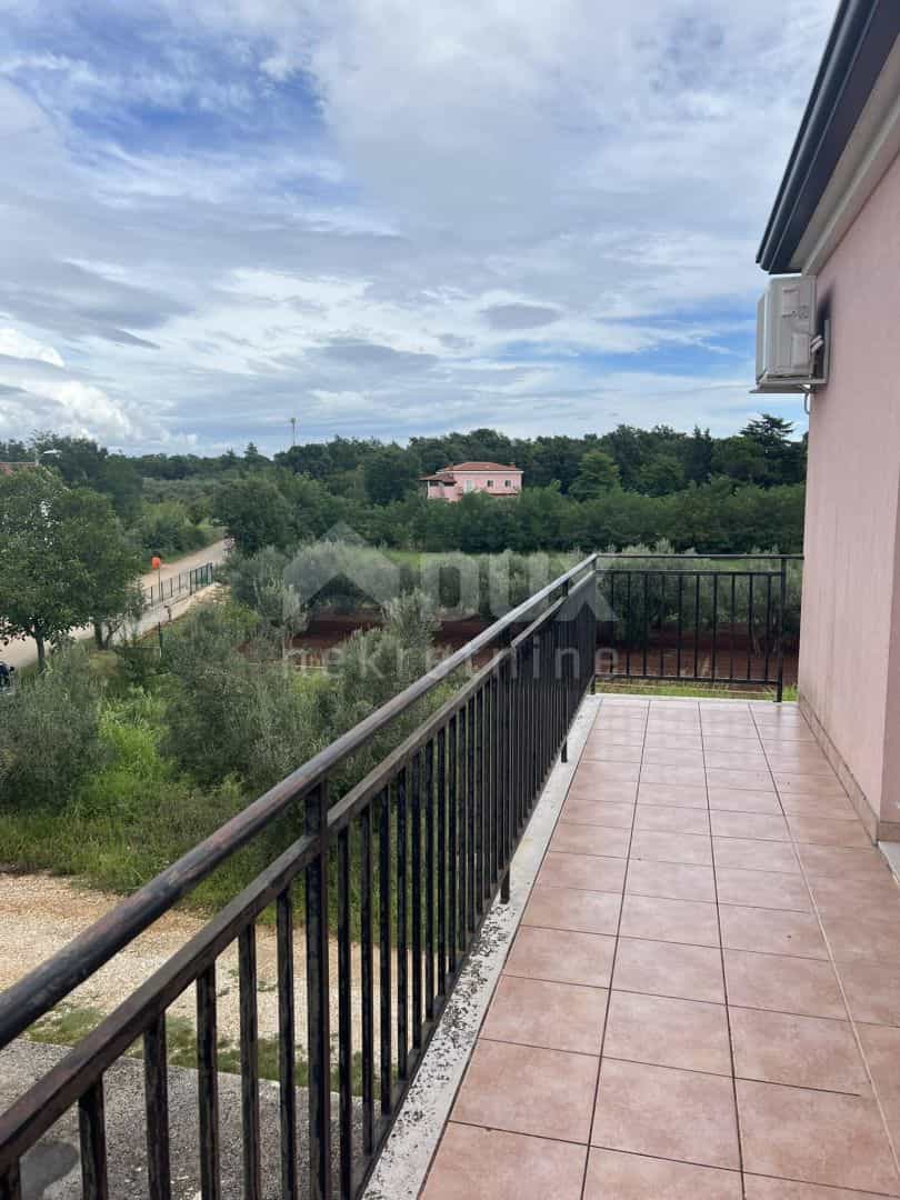 Condominium in Lovrečica, Istria County 12117594