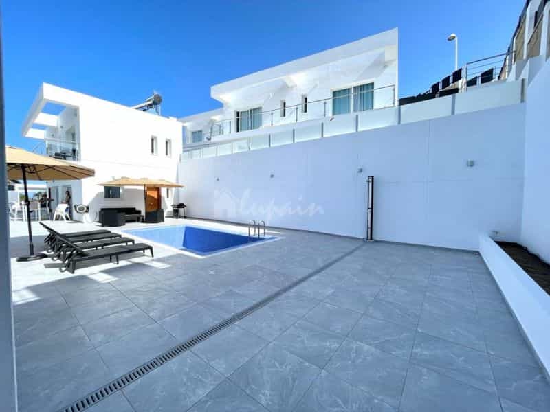 House in Los Cristianos, Canary Islands 12119492