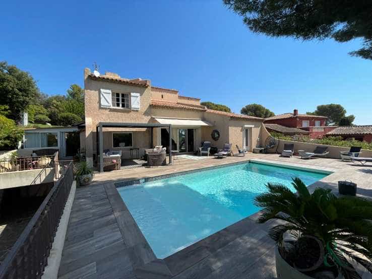 House in Bormes-les-Mimosas, Provence-Alpes-Cote d'Azur 12119724