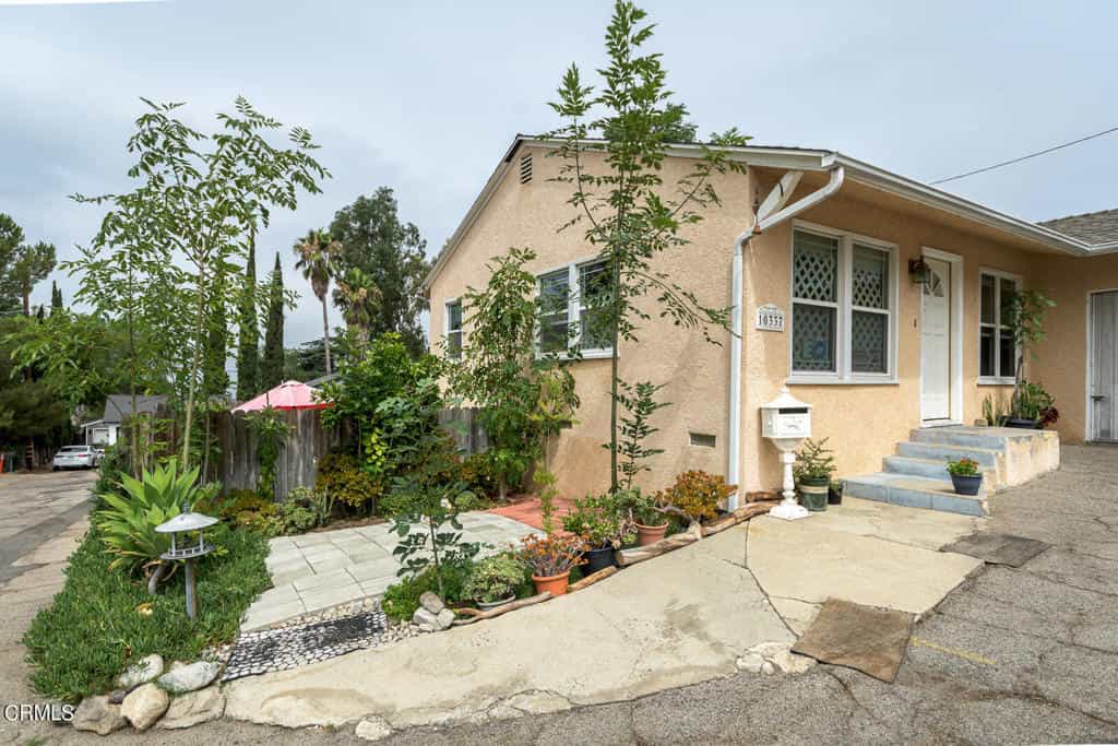 House in La Crescenta-Montrose, California 12119953