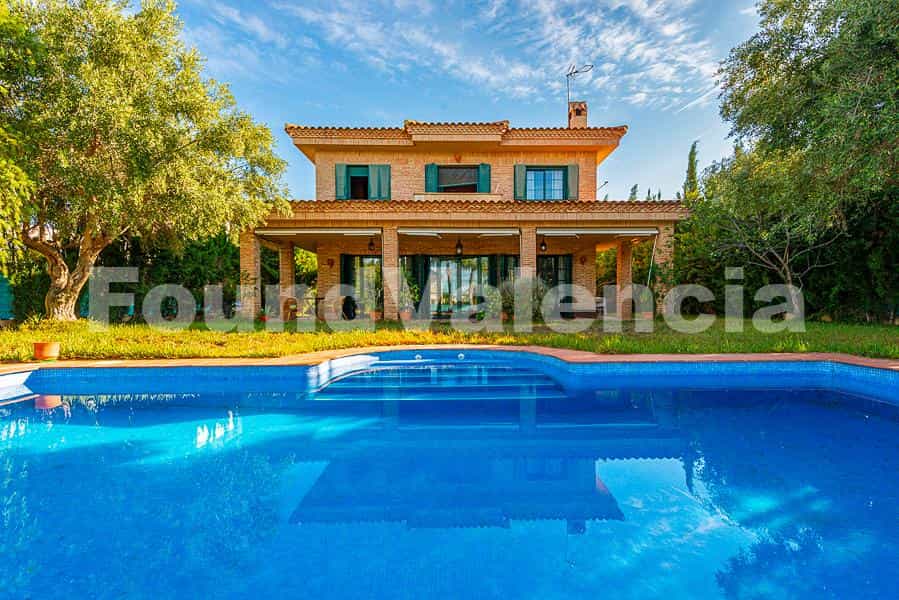 House in L'Eliana, Comunitat Valenciana 12120613