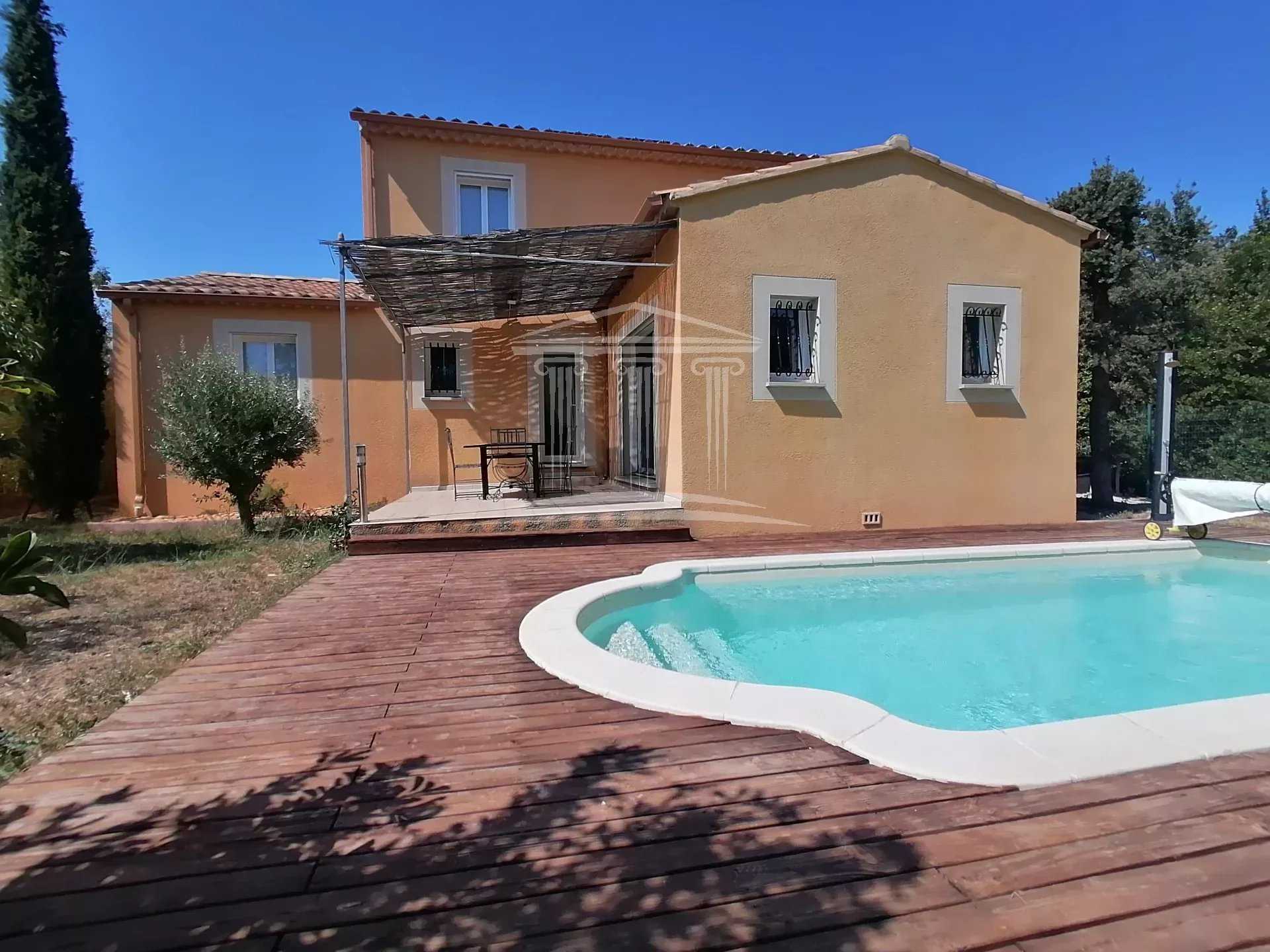 House in Sorgues, Provence-Alpes-Cote d'Azur 12121569