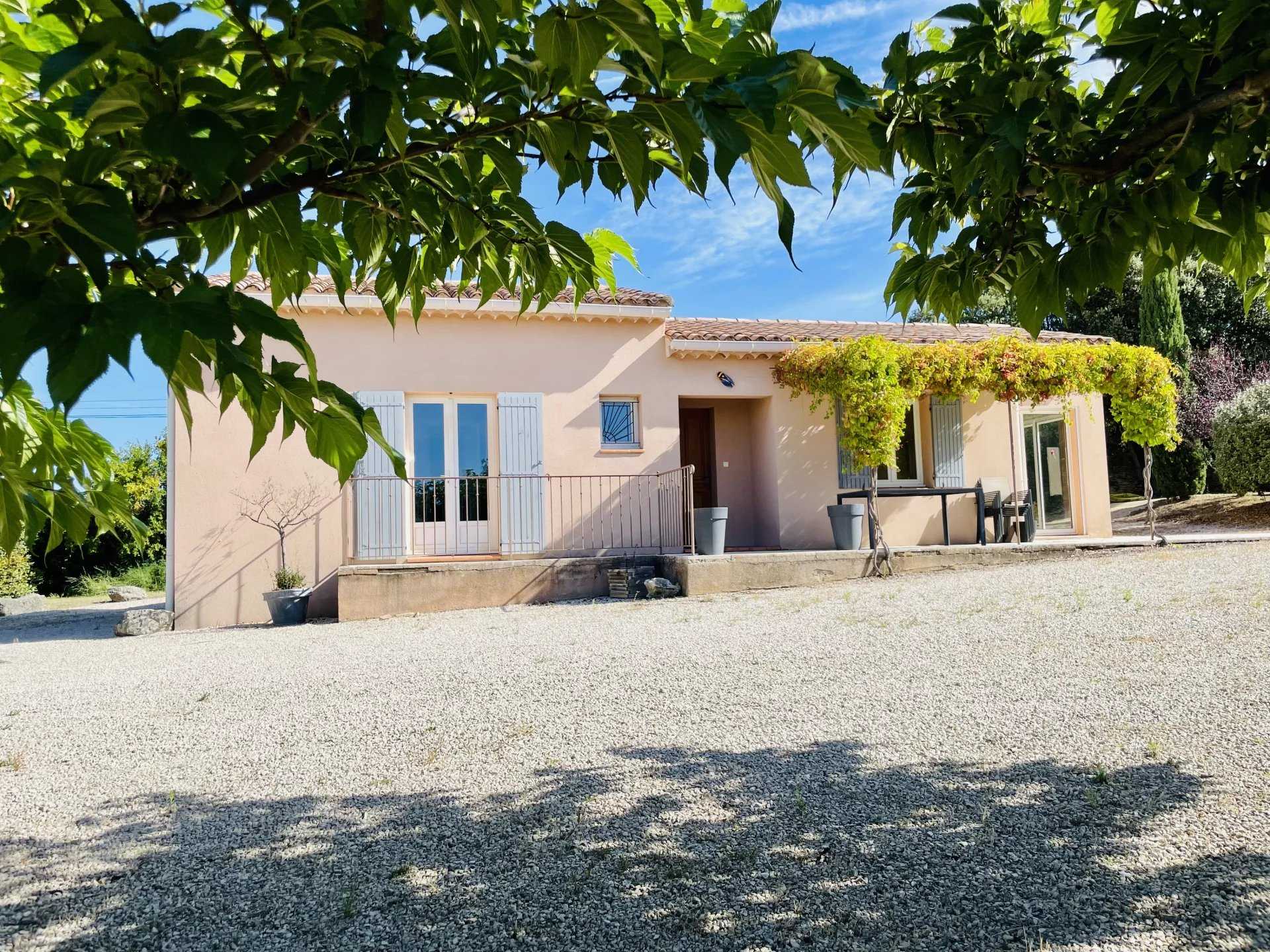 Talo sisään Malaucene, Provence-Alpes-Cote d'Azur 12121575