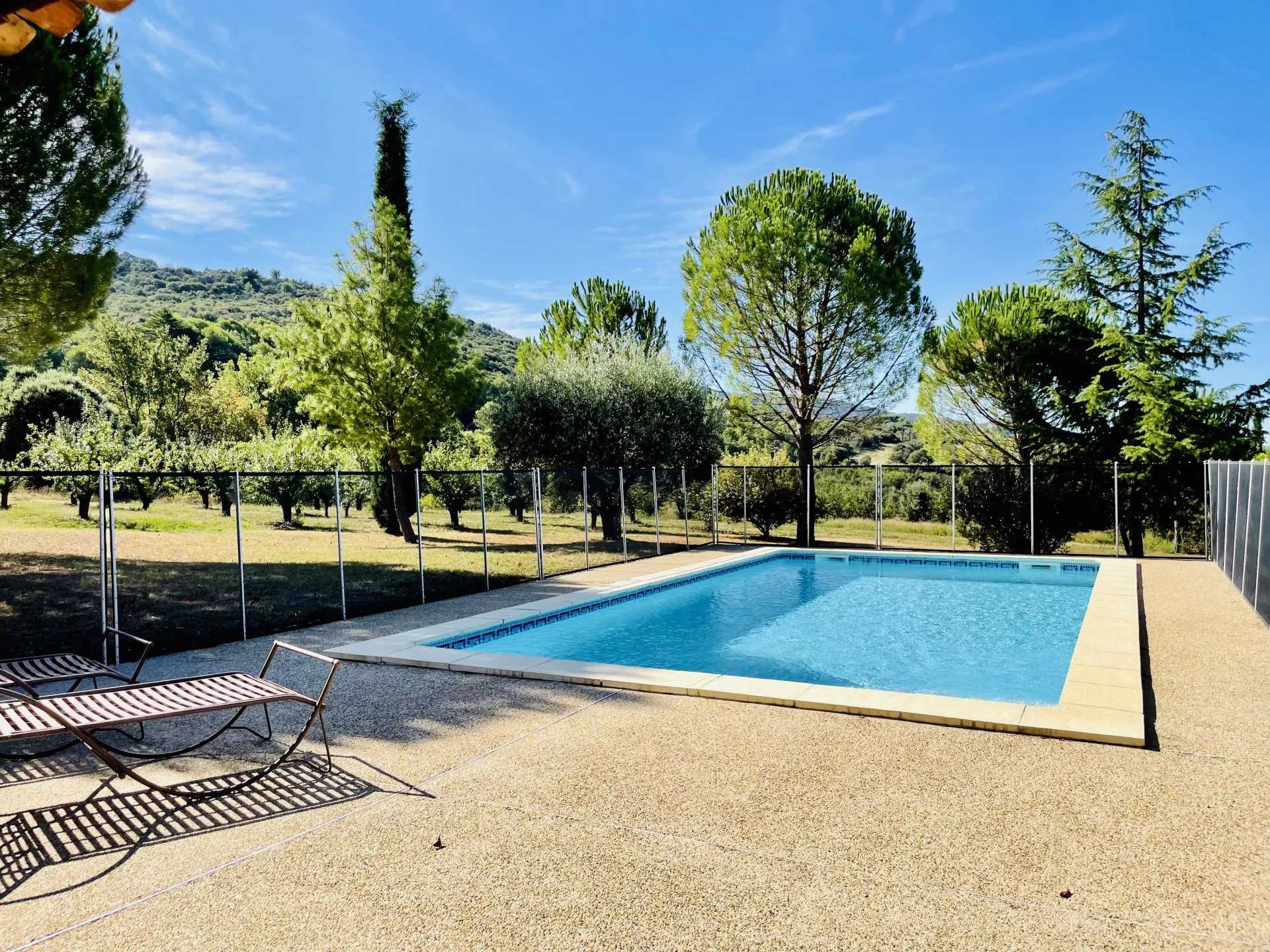 집 에 Malaucene, Provence-Alpes-Cote d'Azur 12121575