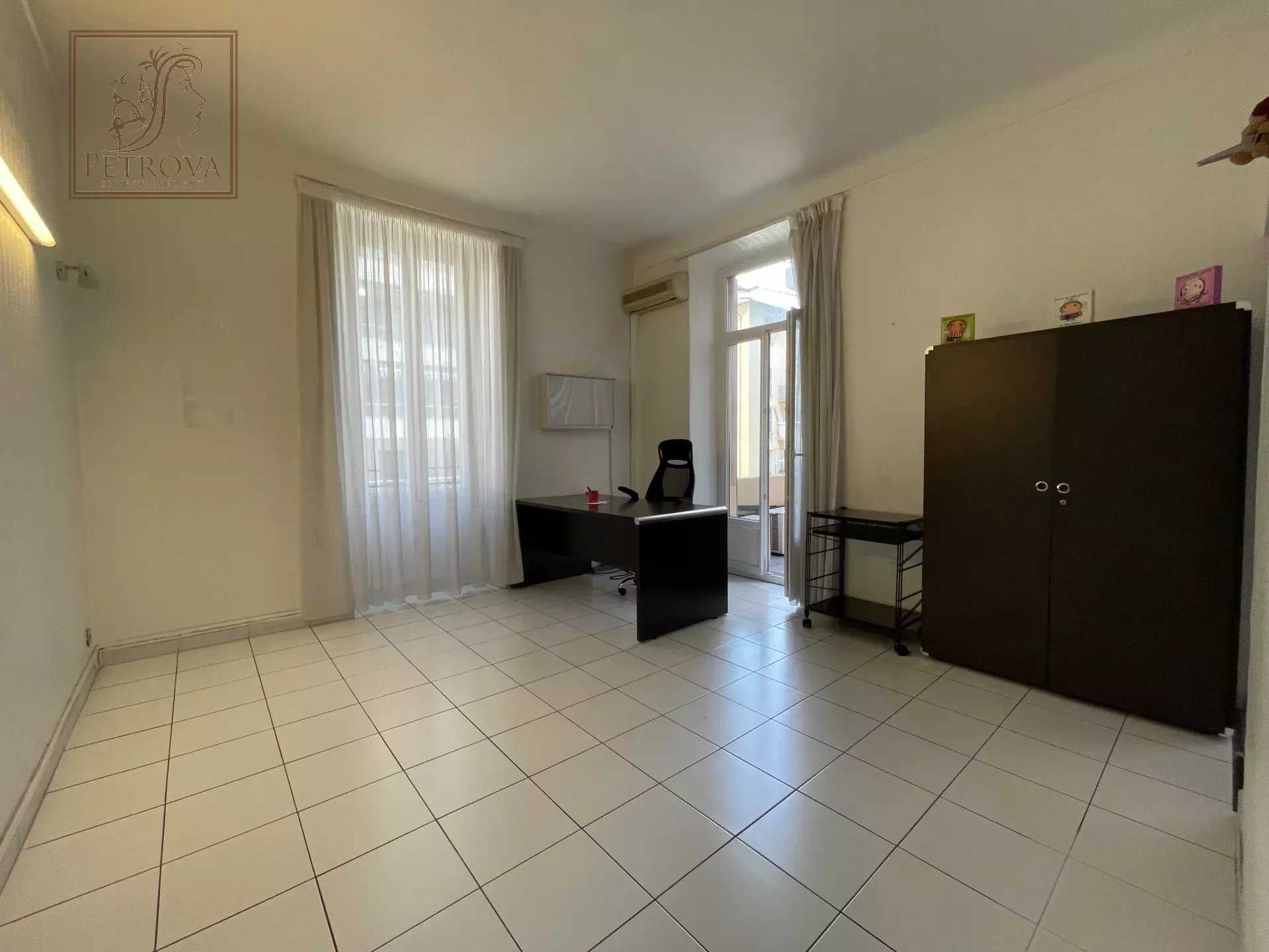 Residential in Nice, Alpes-Maritimes 12121597