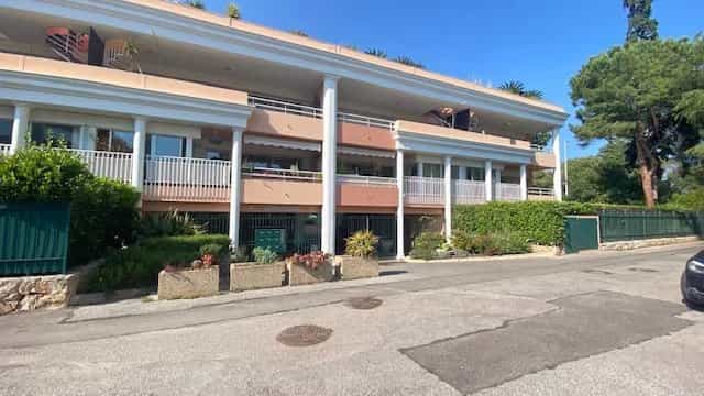 Condominium in Antibes, Provence-Alpes-Côte d'Azur 12121608