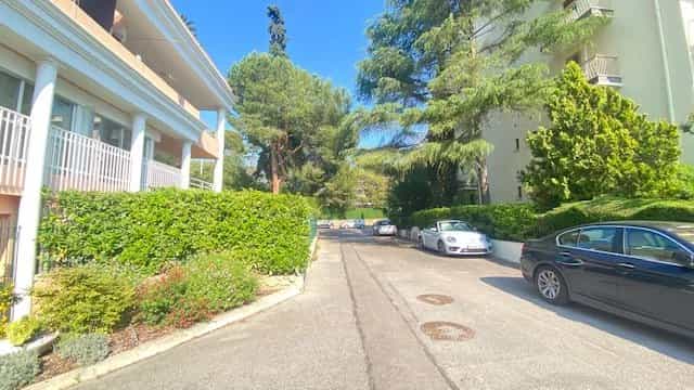 Condominium in Antibes, Provence-Alpes-Côte d'Azur 12121608