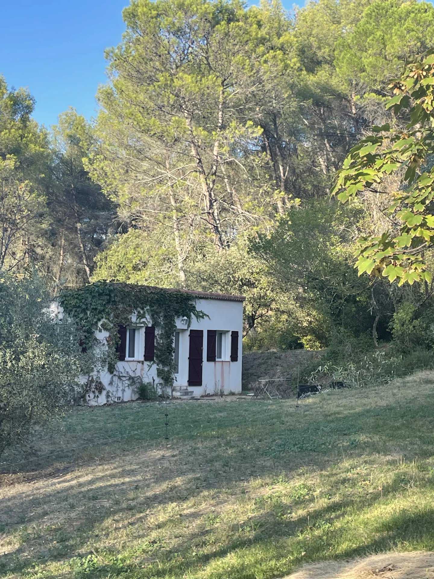 Osakehuoneisto sisään Aix-en-Provence, Provence-Alpes-Cote d'Azur 12121622