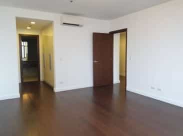 Condominium in Pitogo, Makati 12122531