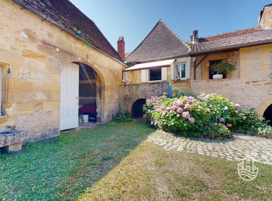 House in Saint-Cyprien, Nouvelle-Aquitaine 12124318