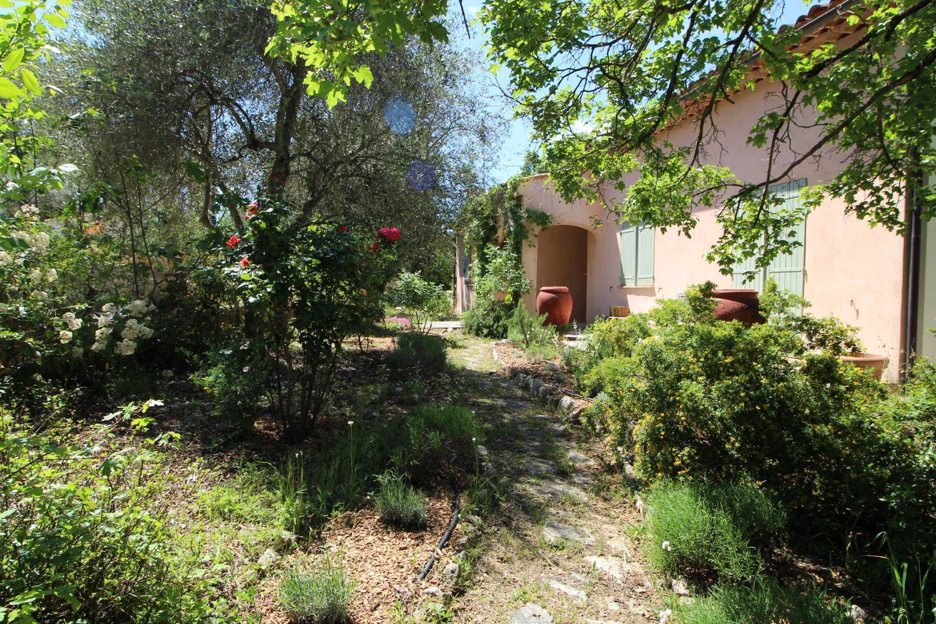 rumah dalam Fayence, Provence-Alpes-Côte d'Azur 12124336