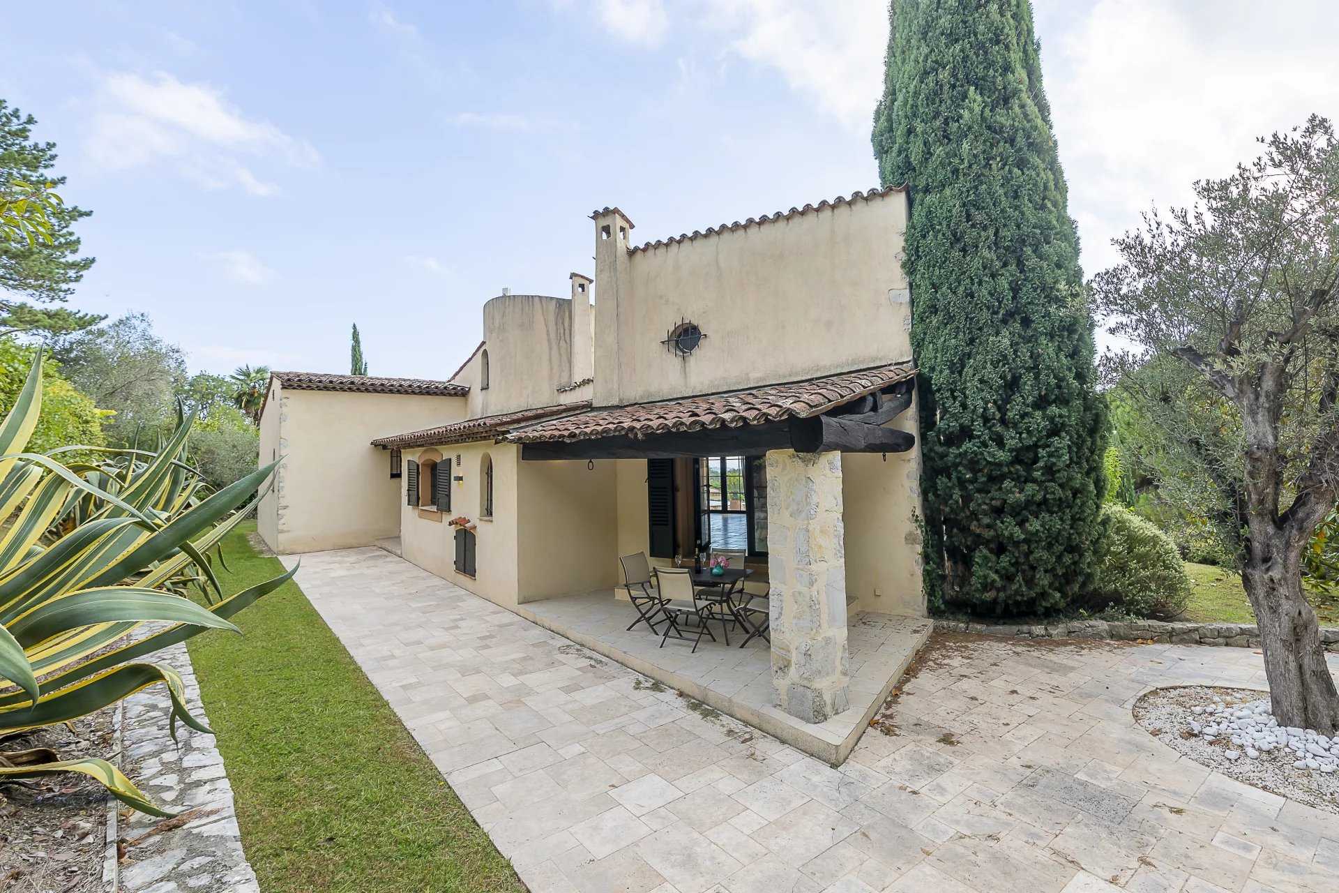 σπίτι σε Grasse, Provence-Alpes-Côte d'Azur 12124342