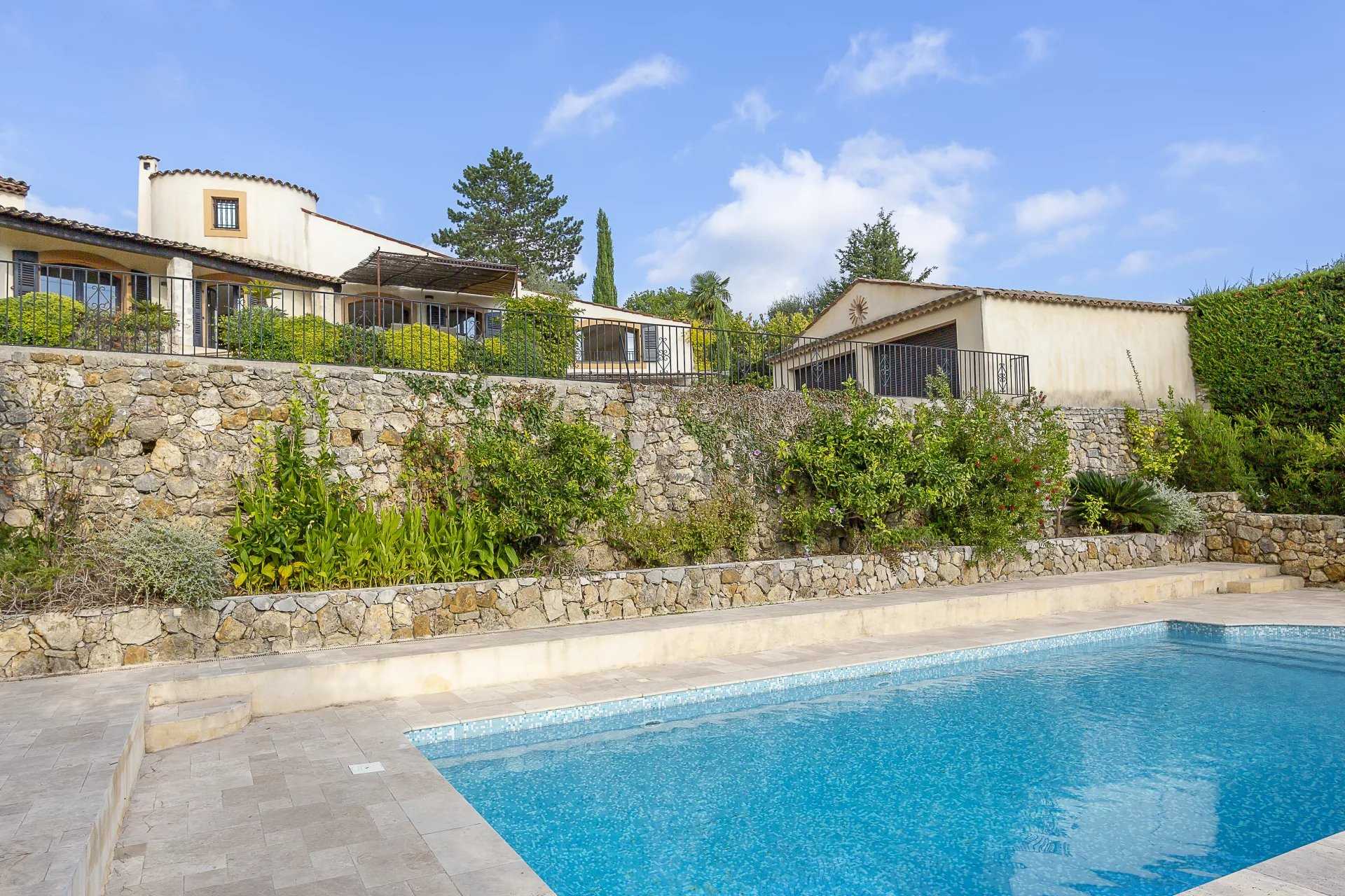 σπίτι σε Grasse, Provence-Alpes-Côte d'Azur 12124342