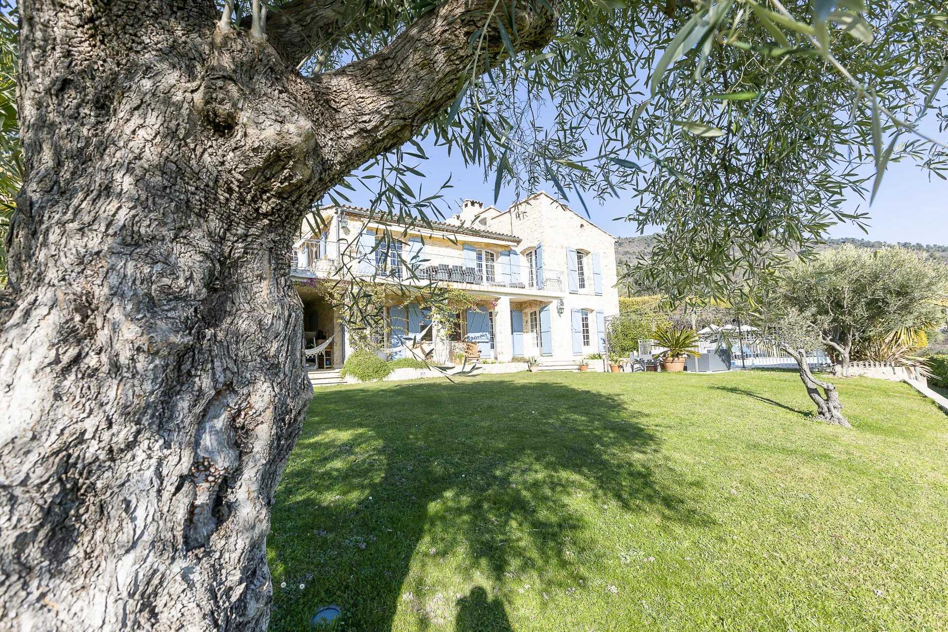 بيت في Vence, Provence-Alpes-Côte d'Azur 12124345