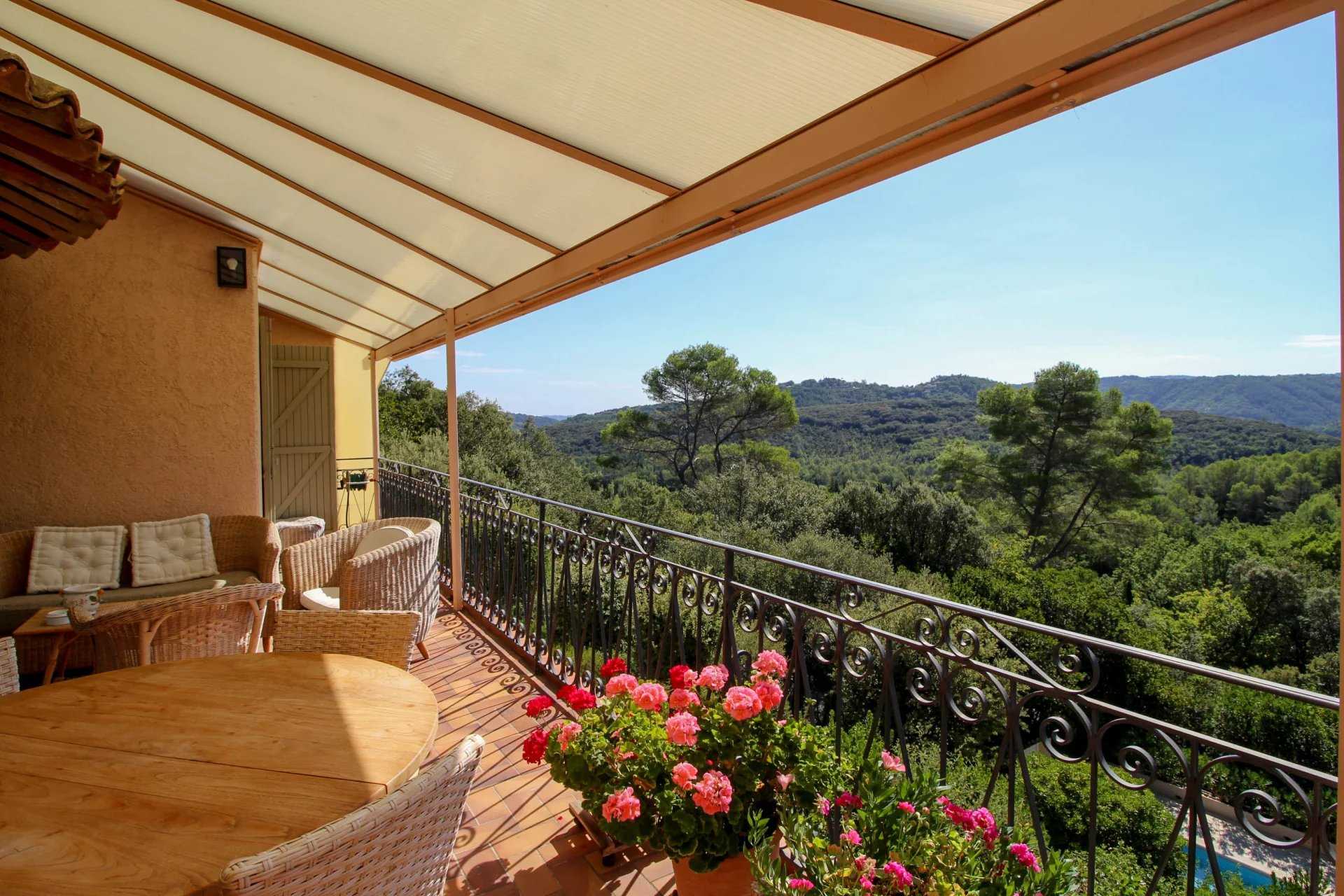 Hus i Montauroux, Provence-Alpes-Cote d'Azur 12124350
