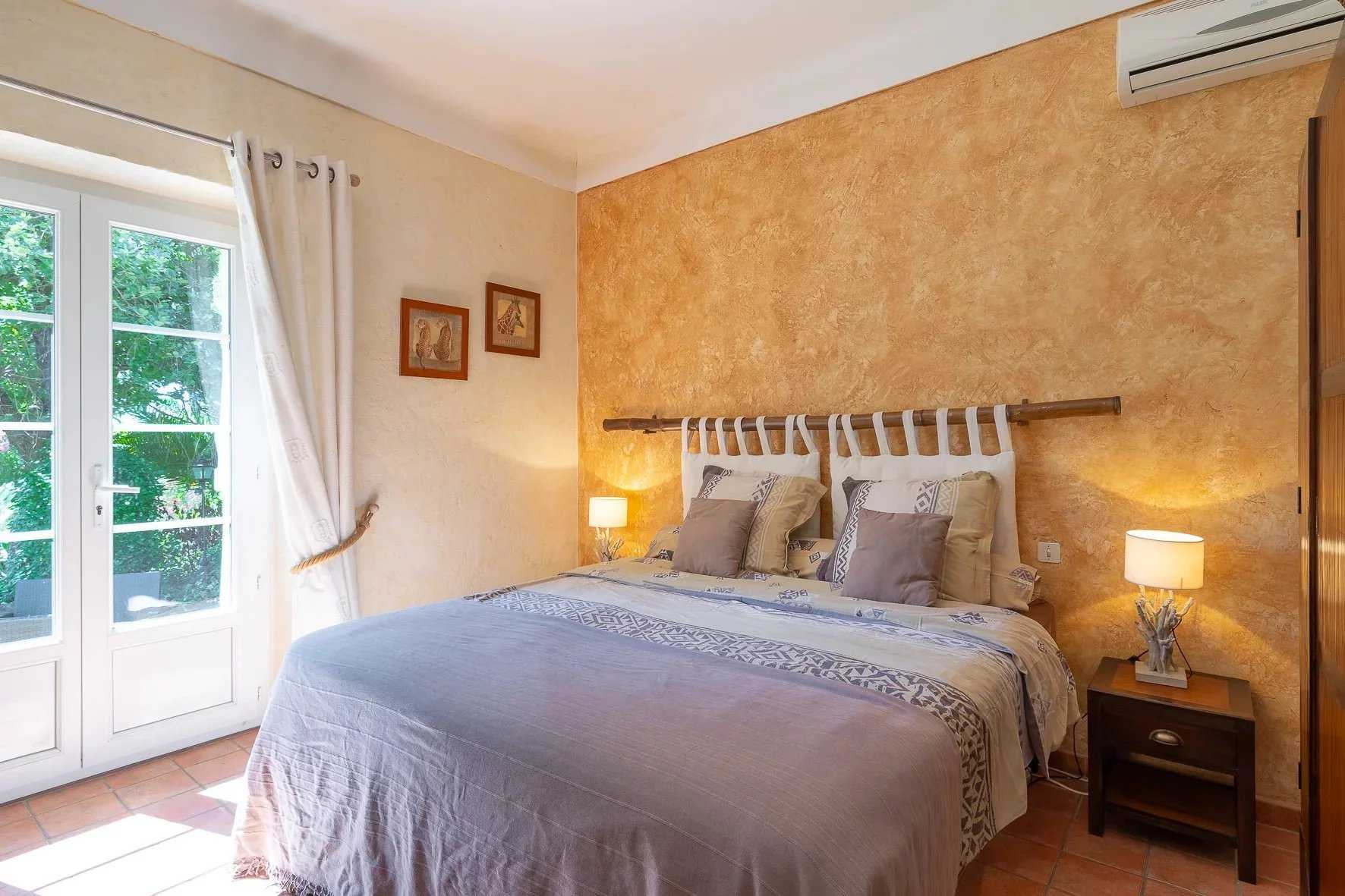 Haus im La Motte, Provence-Alpes-Côte d'Azur 12124352