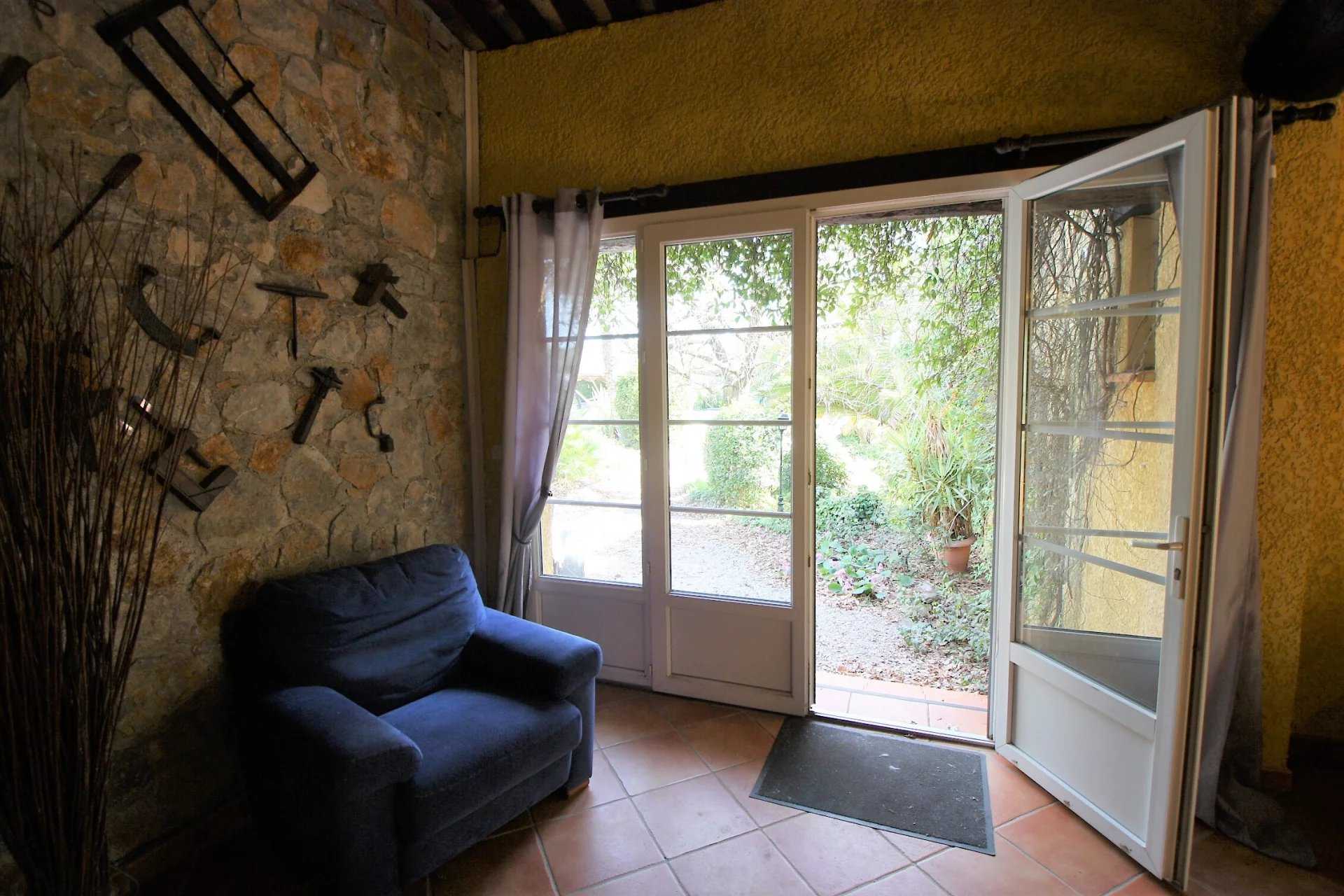 Rumah di La Motte, Provence-Alpes-Côte d'Azur 12124352
