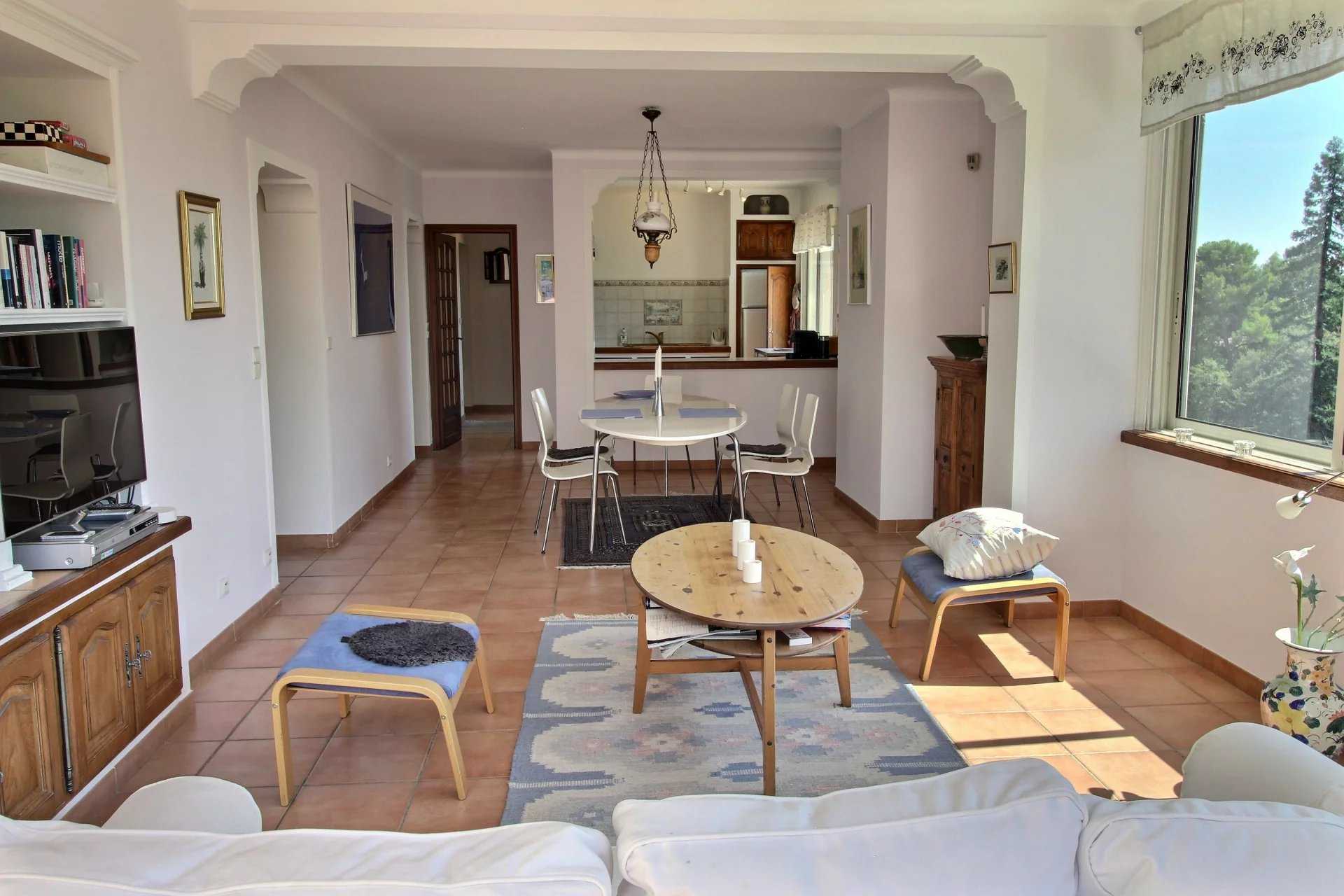 公寓 在 Vence, Provence-Alpes-Côte d'Azur 12124354