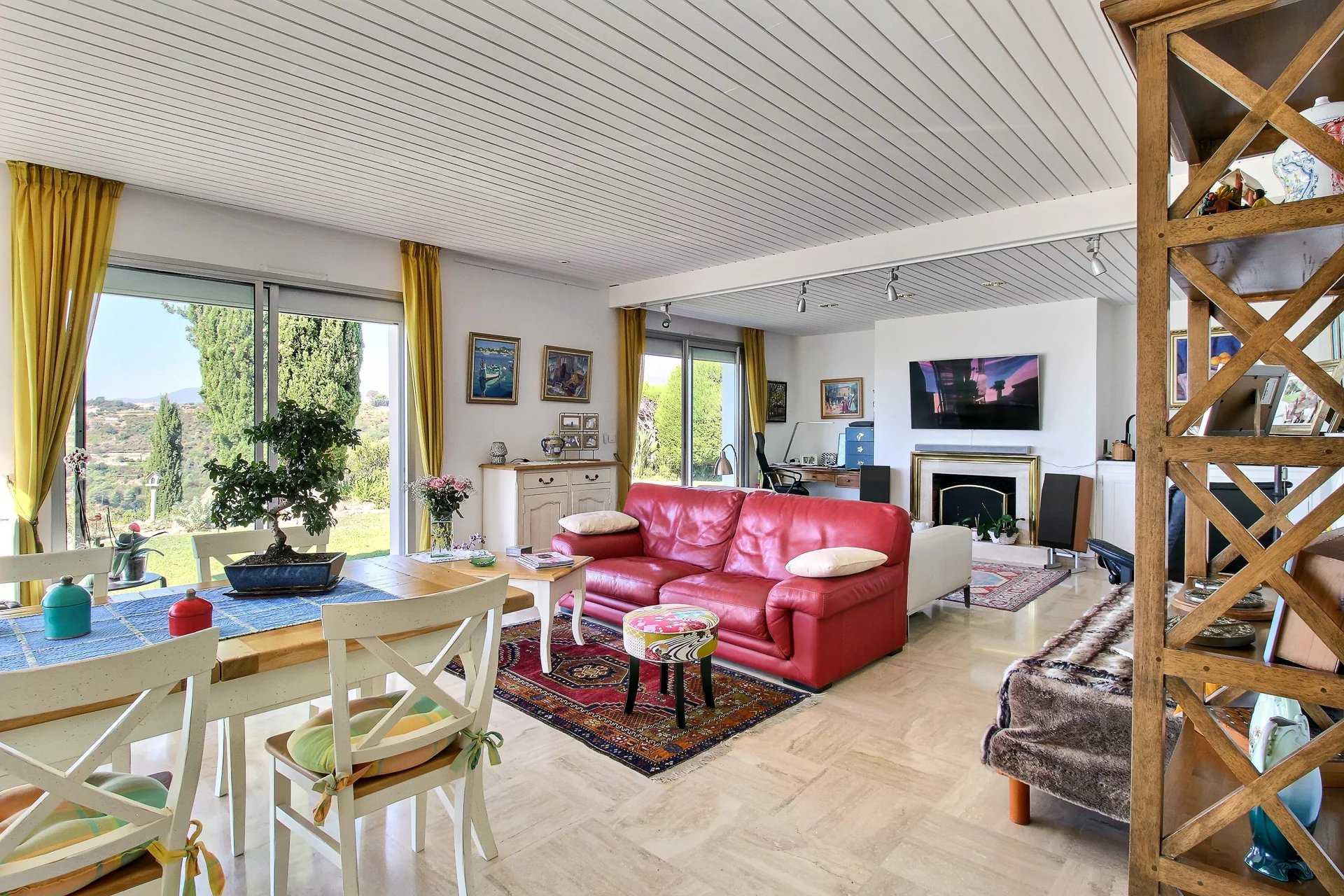casa en Cagnes-sur-Mer, Provenza-Alpes-Costa Azul 12124360