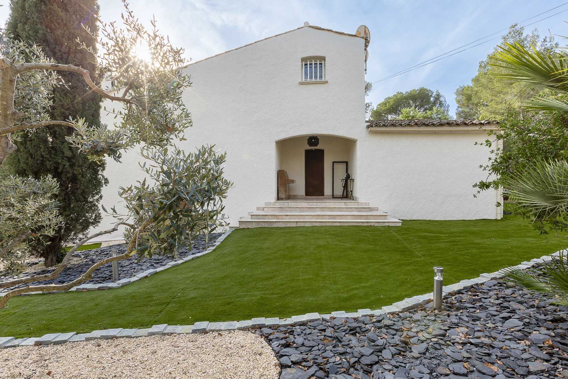 жилой дом в Fréjus, Provence-Alpes-Côte d'Azur 12124363