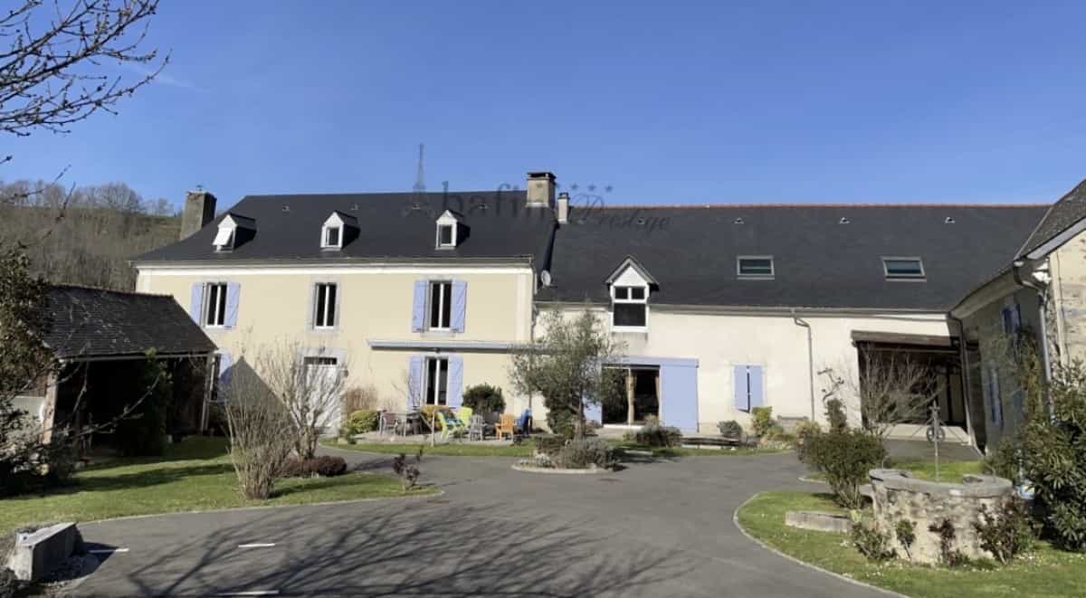 House in Lourdes, Occitanie 12124400
