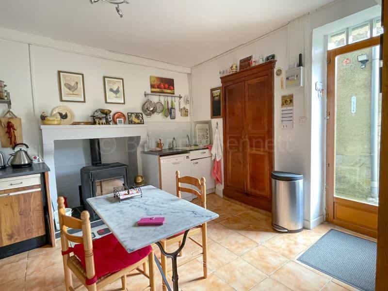 House in Chaunay, Nouvelle-Aquitaine 12124464