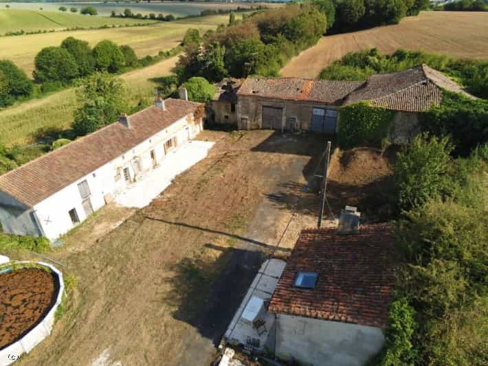 Hus i Ruffec, Nouvelle-Aquitaine 12124551
