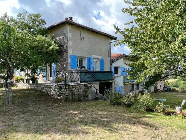 жилой дом в Champagne-Mouton, Nouvelle-Aquitaine 12124573