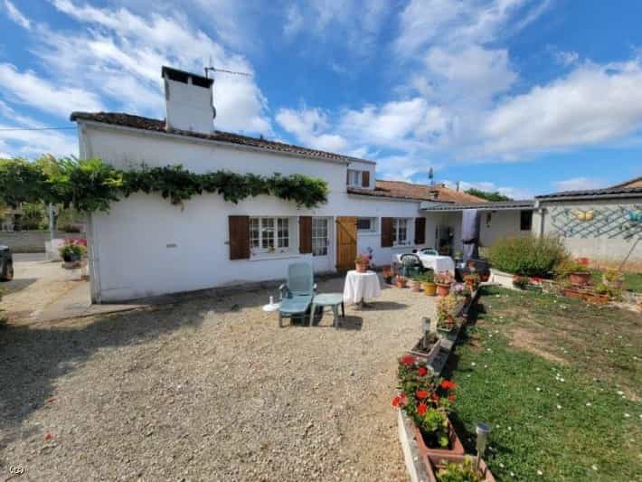 House in Lizant, Nouvelle-Aquitaine 12124574