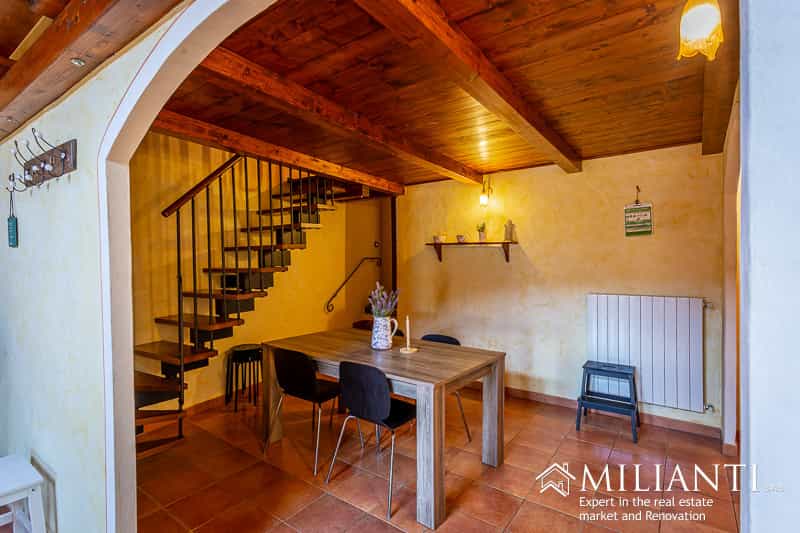 Condominium in Volterra, Tuscany 12124676