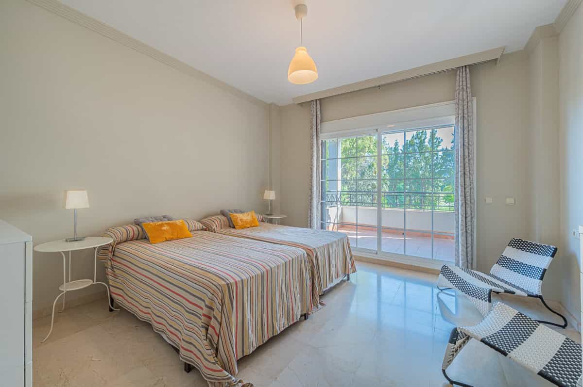 Condominium in Marbella, Andalusië 12124948