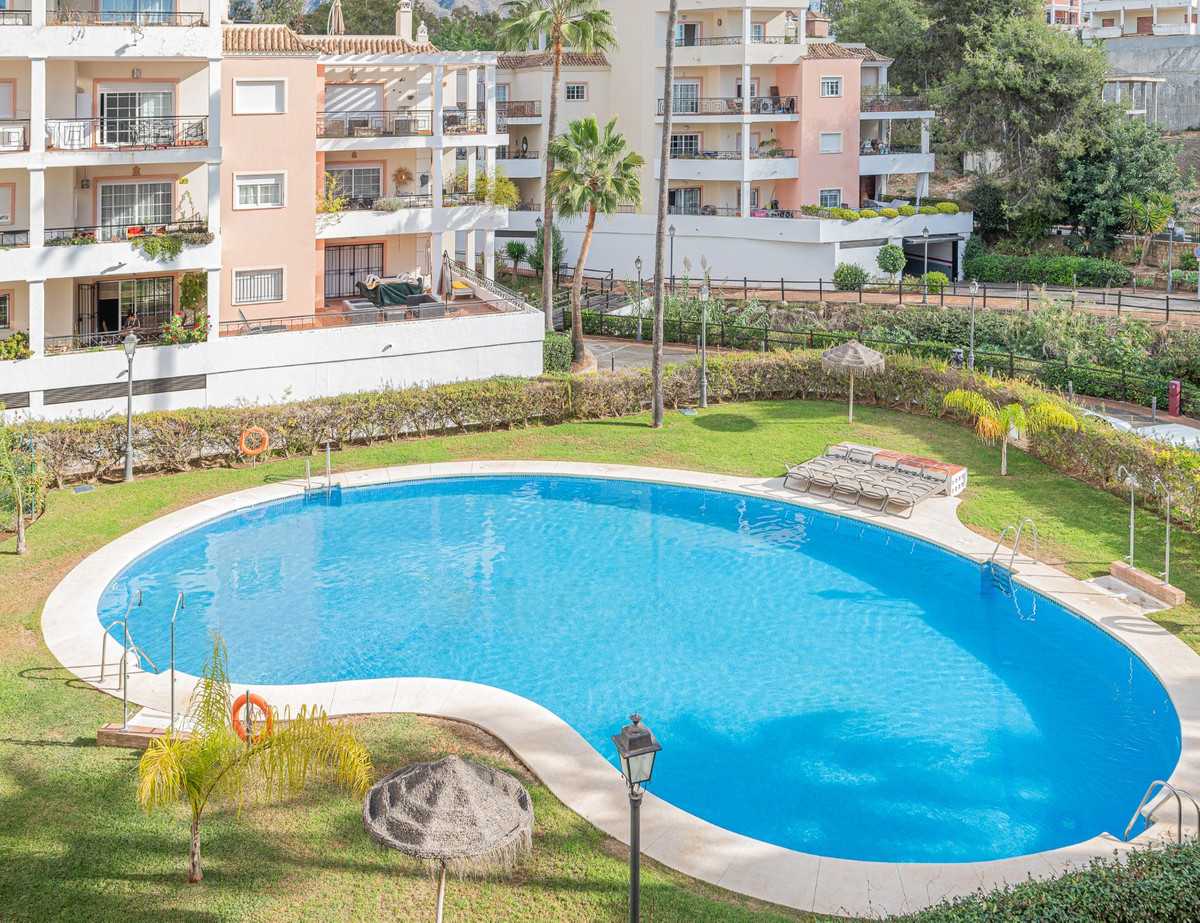 Condominium in Marbella, Andalusië 12124948