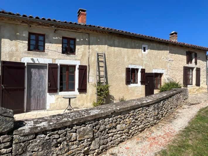 House in Villefagnan, Nouvelle-Aquitaine 12125212