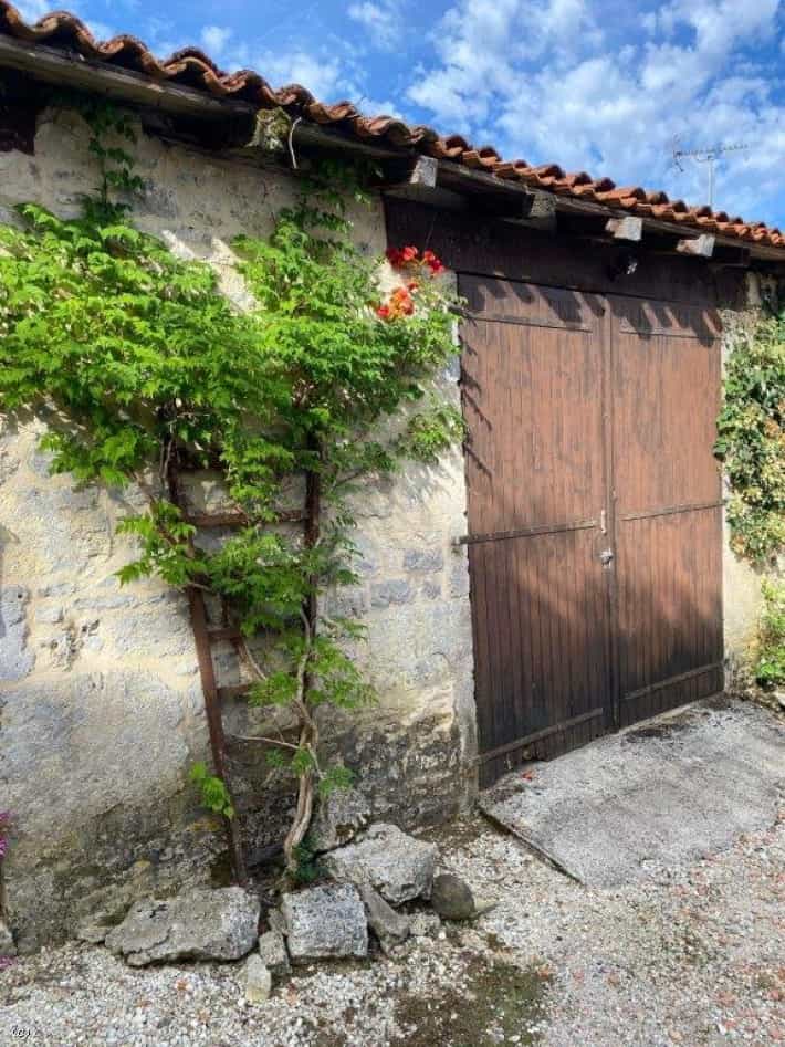 Hus i Villefagnan, Nouvelle-Aquitaine 12125212
