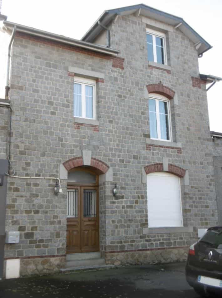 房子 在 Saint-Hilaire-du-Harcouët, Normandie 12125220