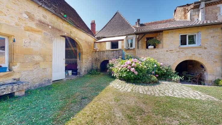 House in Saint-Cyprien, Nouvelle-Aquitaine 12125606