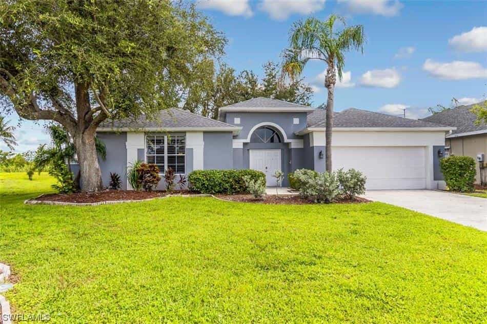 House in Cypress Lake, Florida 12126622