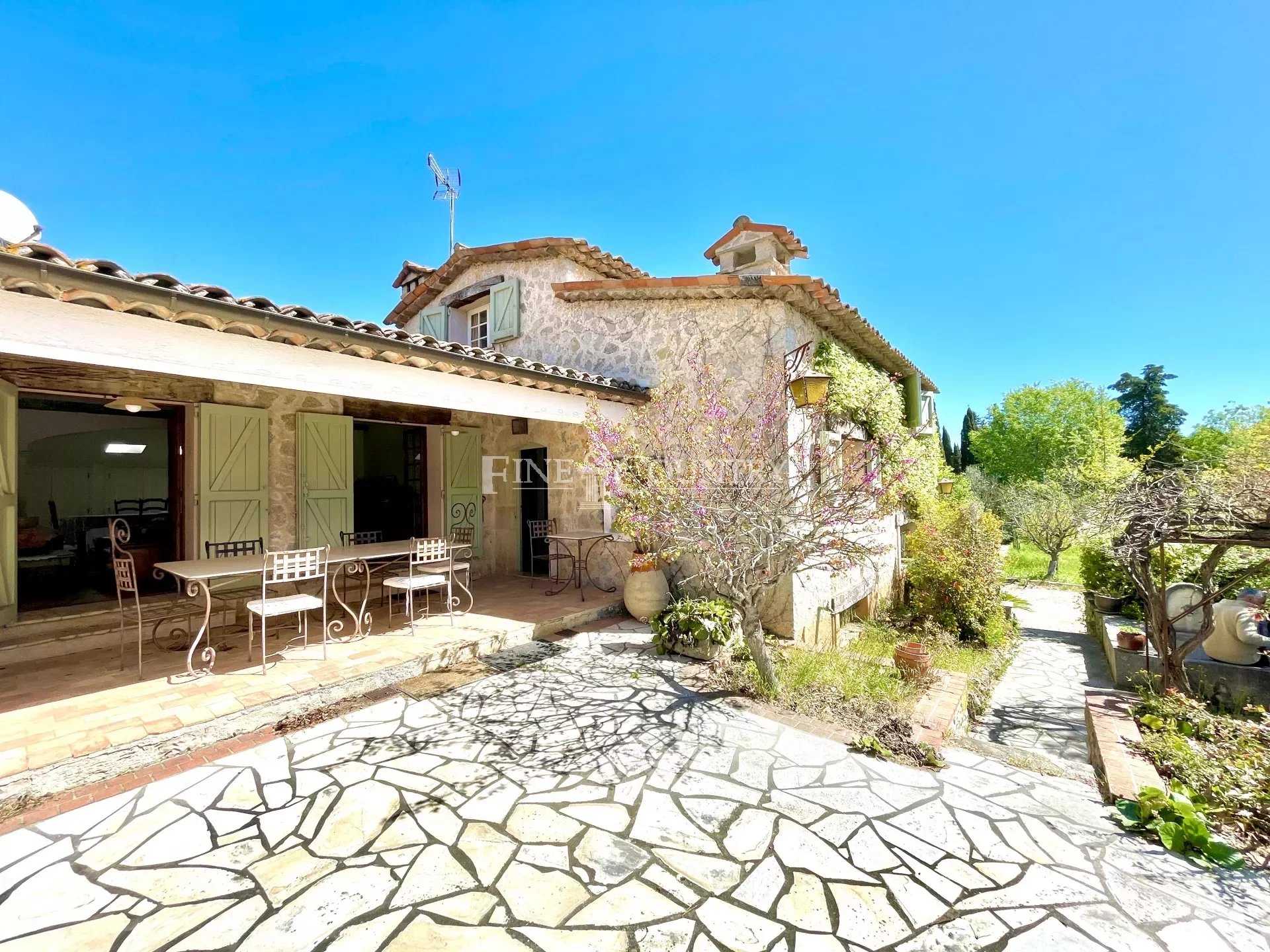 房子 在 Mougins, Provence-Alpes-Côte d'Azur 12129234