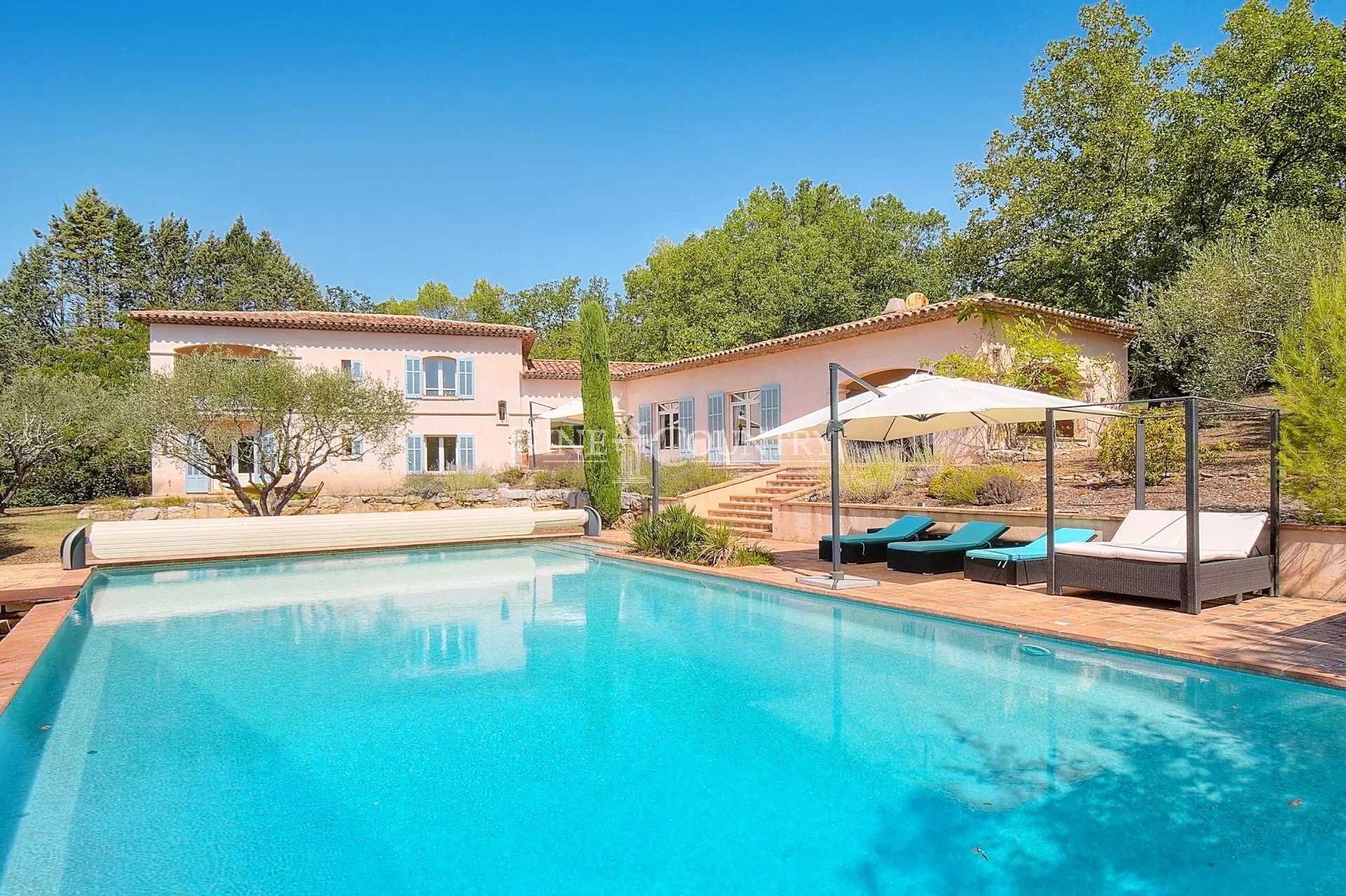 Будинок в Saint-Paul-en-Foret, Provence-Alpes-Cote d'Azur 12129235