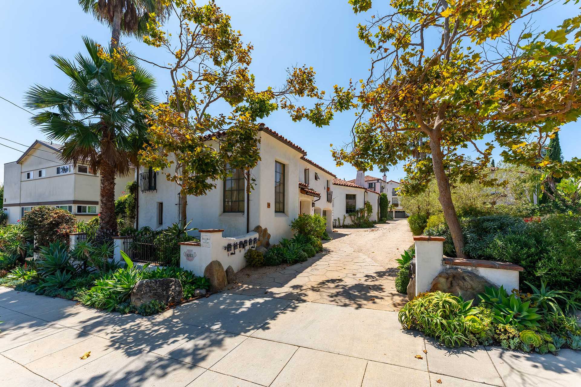 Несколько домов в Santa Barbara, 1021 Laguna Street 12130516