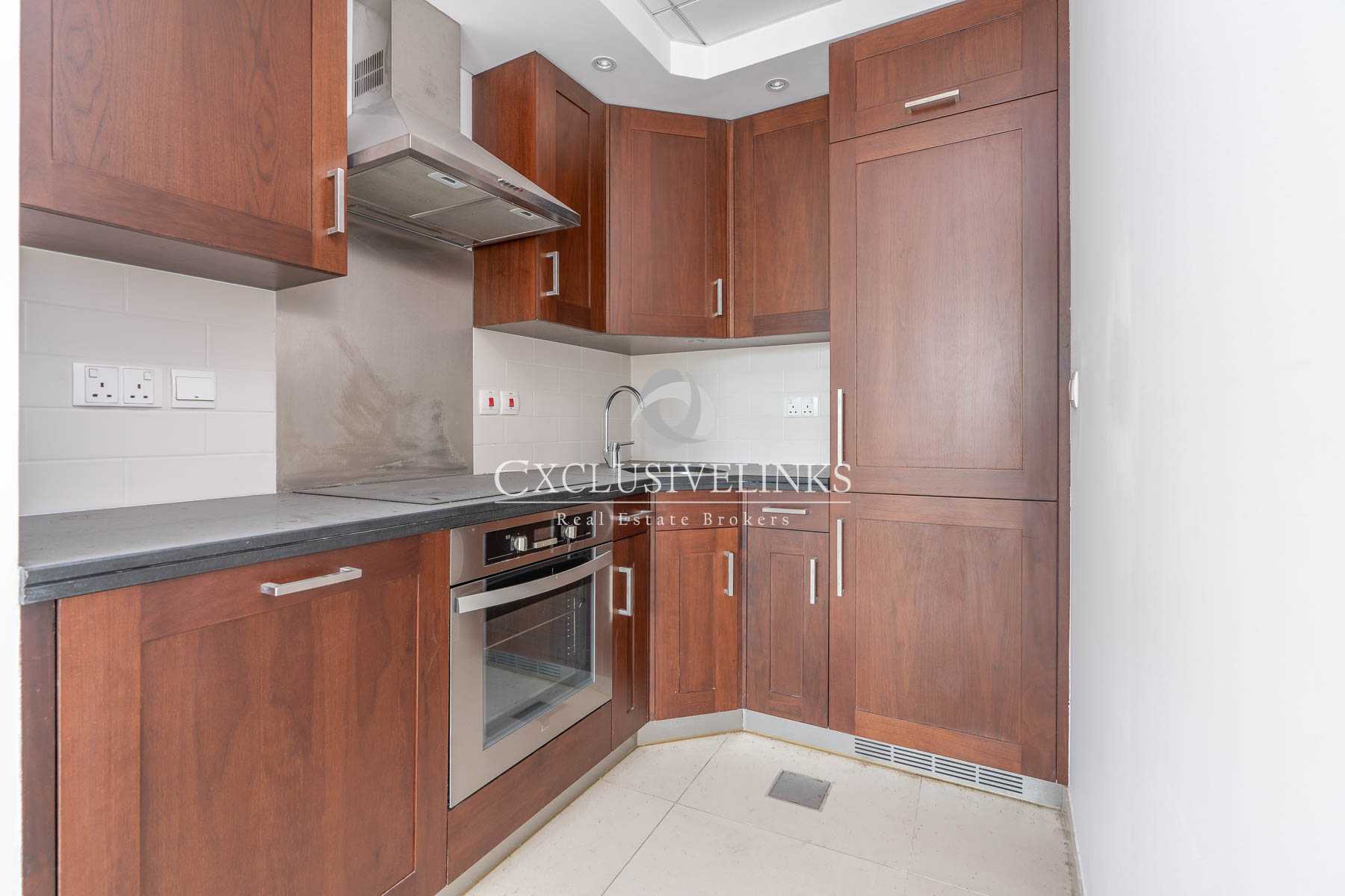Condominium in Dubai, Dubayy 12130622